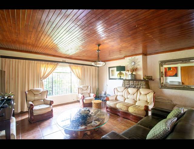 25,000M² SMALLHOLDING FOR SALE IN GLEN AUSTIN AH